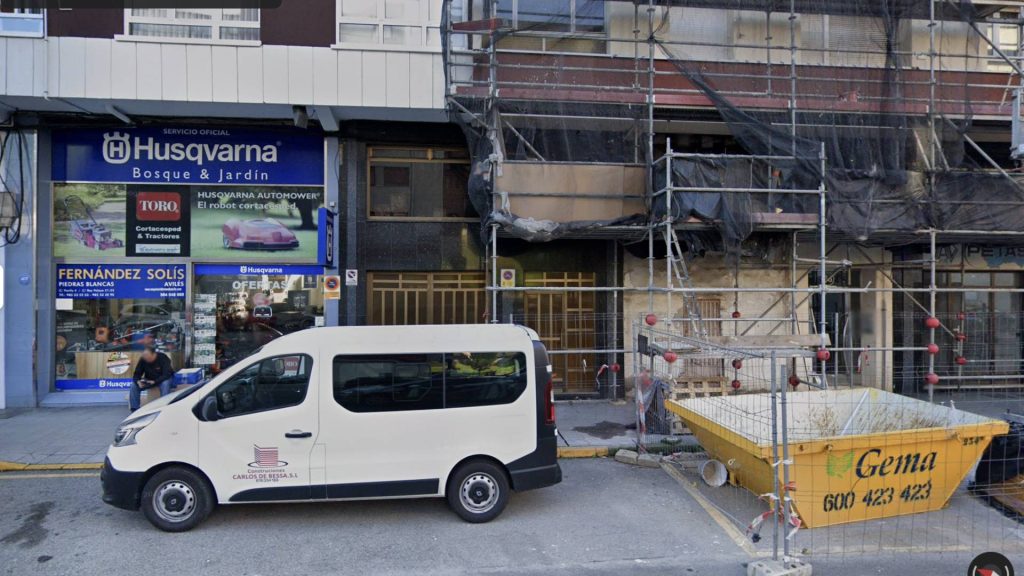 Una mujer intenta asesinar a su hija tirándose desde un quinto piso con ella