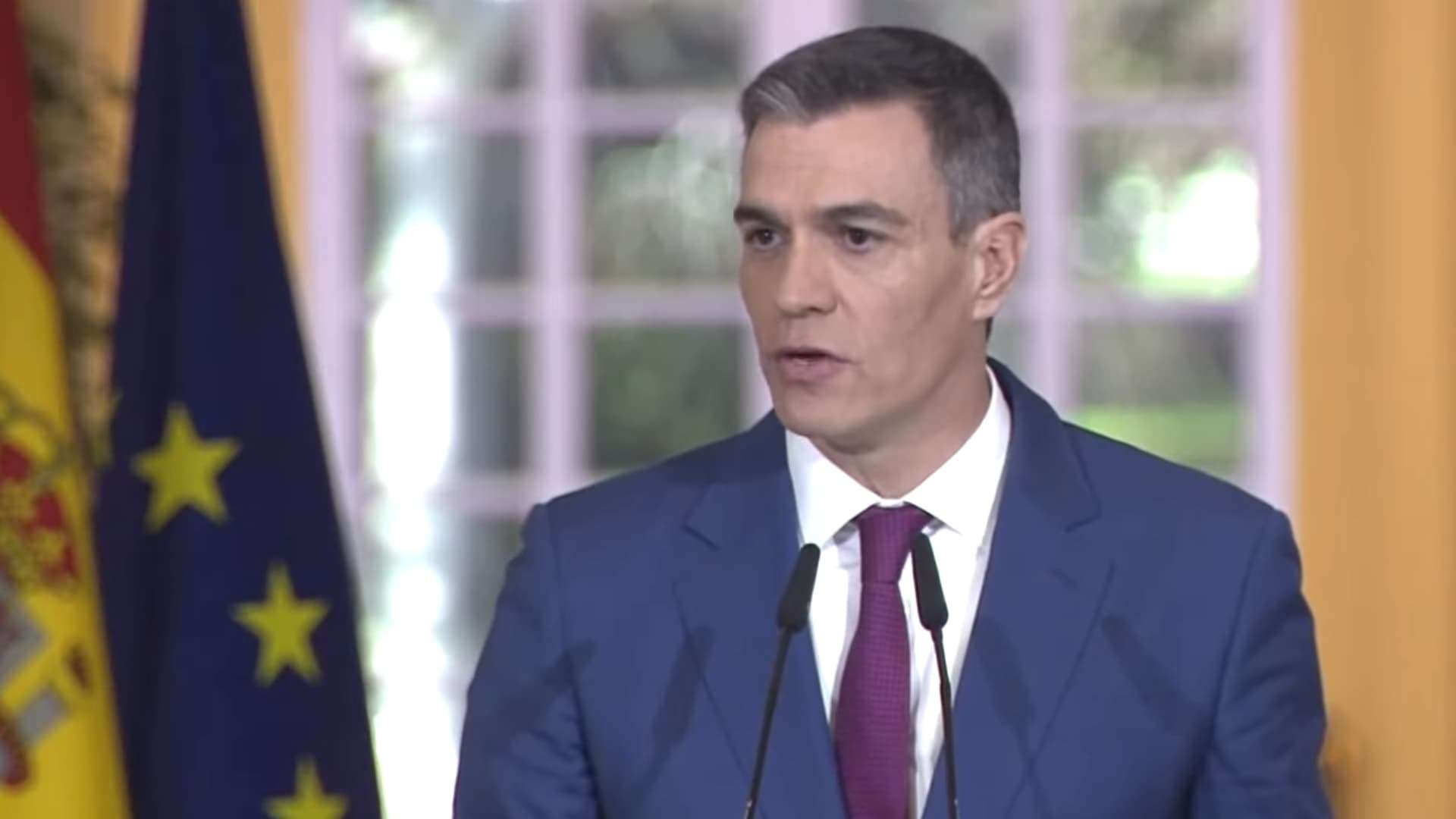 Sánchez se aferra al poder anunciando ‘regeneración’ y ‘limpieza’ para poner fin al ‘fango’