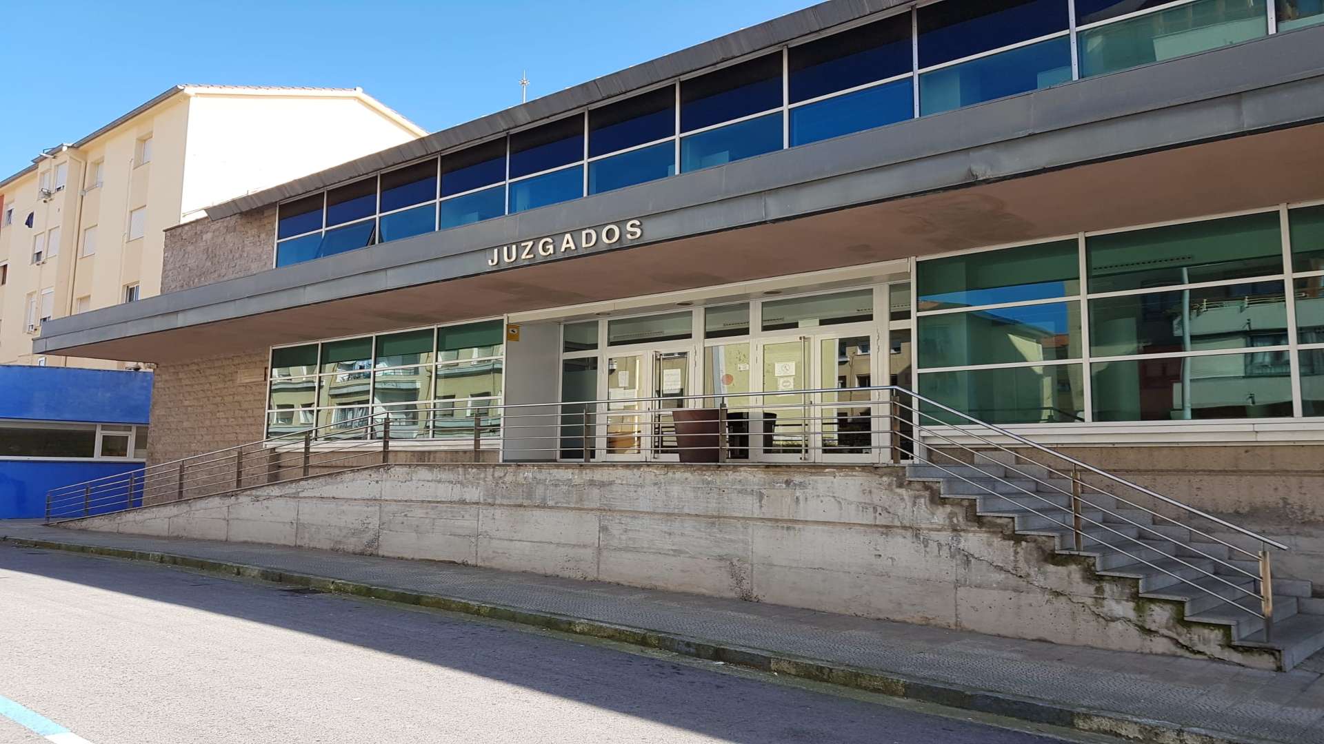 Entrada_juzgados_Salesas_Santander