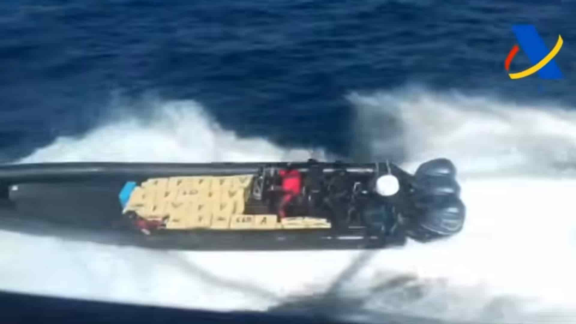 Un informe de la Guardia Civil muestra una patrullera de la Marina Real marroquí como ‘nave nodriza’ de narcolanchas del Estrecho