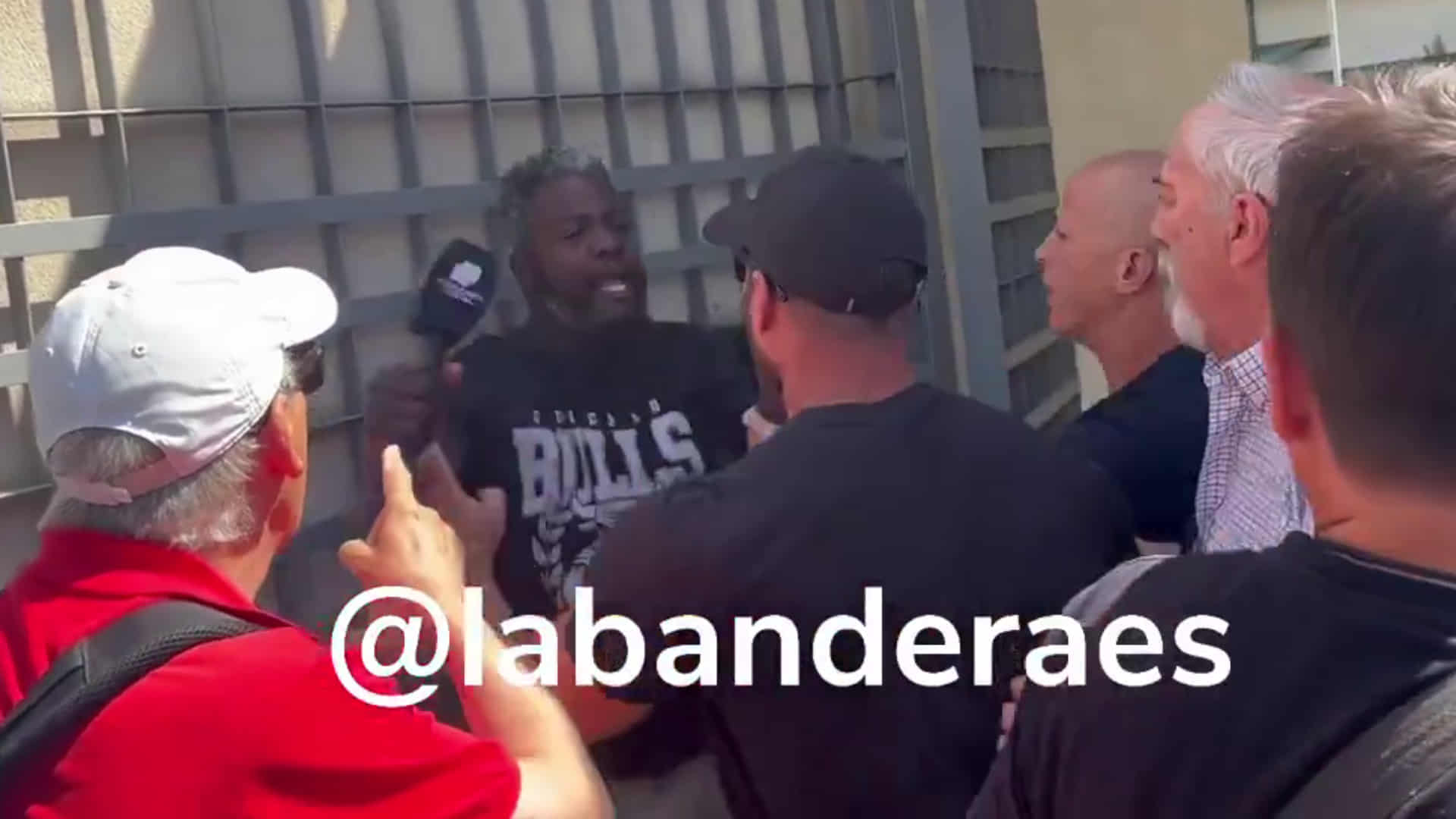 Lamentables escenas matoniles de Iglesias y su séquito en los juzgados