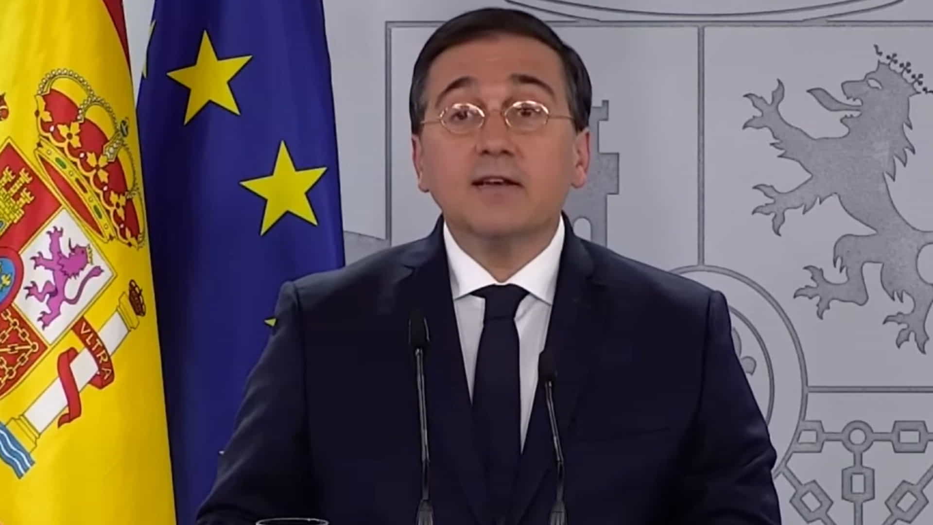 La pareja del ministro Albares ficha por una empresa que acaba de recibir 111 millones