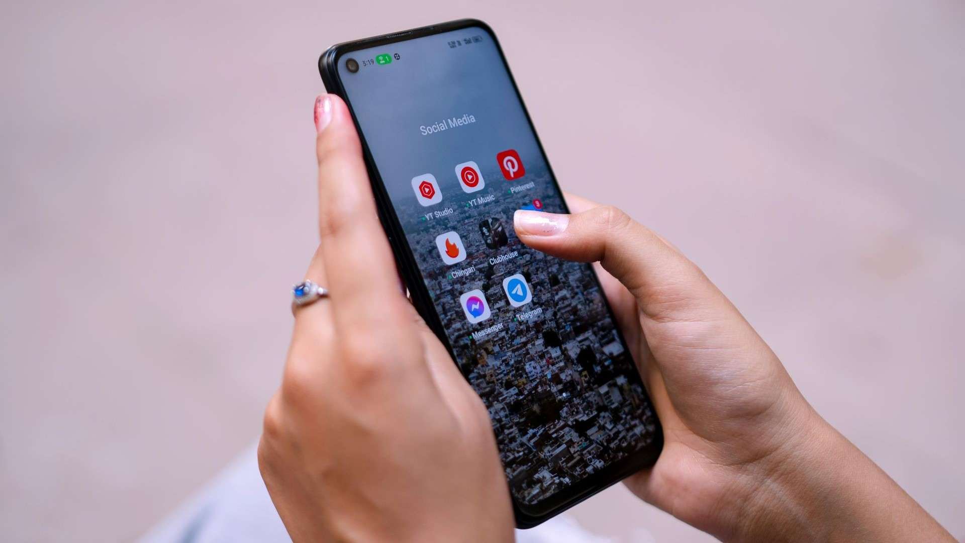 redes-sociales-estudio-uso-movil-whatsapp-facebook