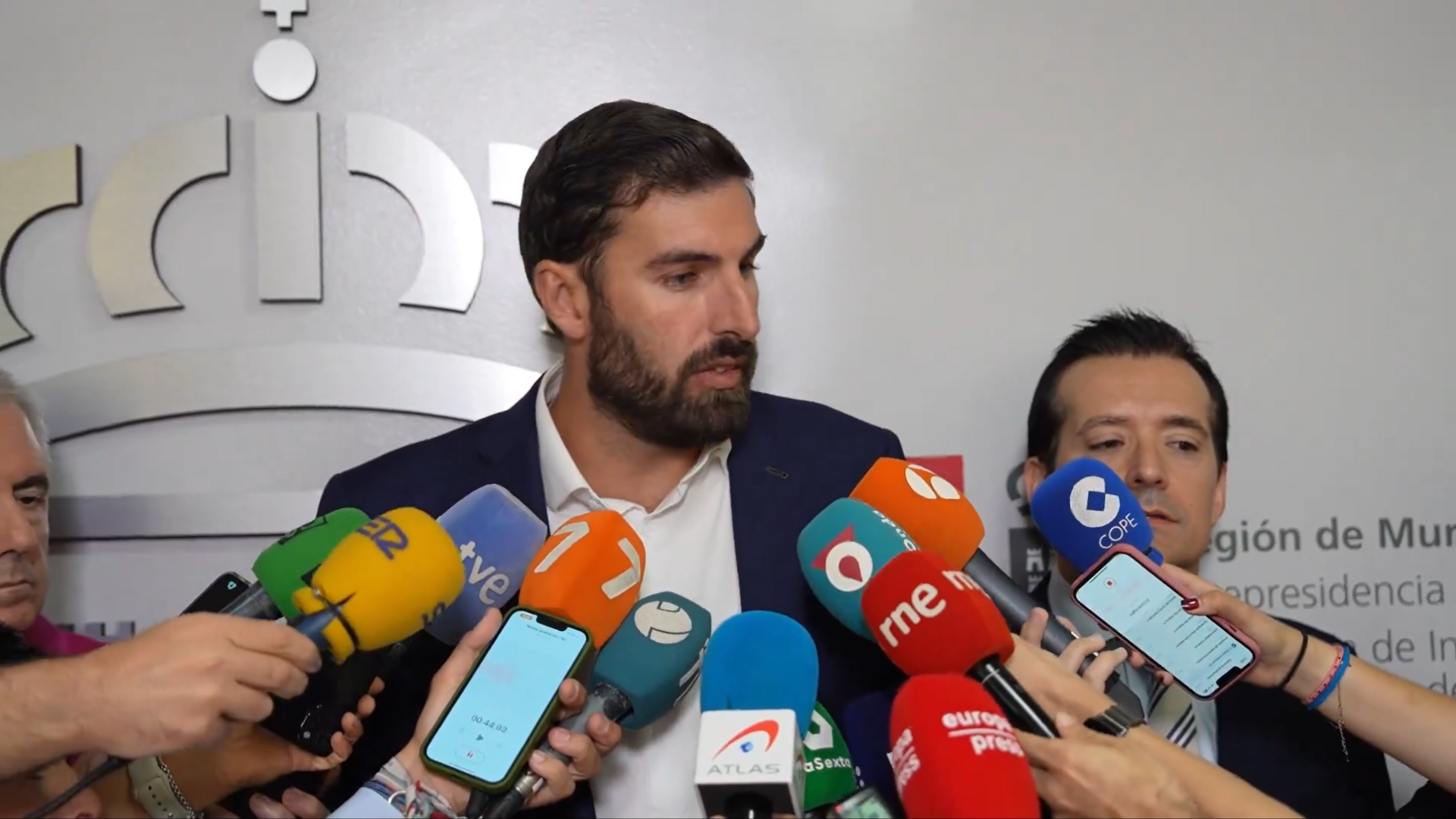 Antelo: «El PP vuelve a estafar a sus electores y a salvar a Sánchez»