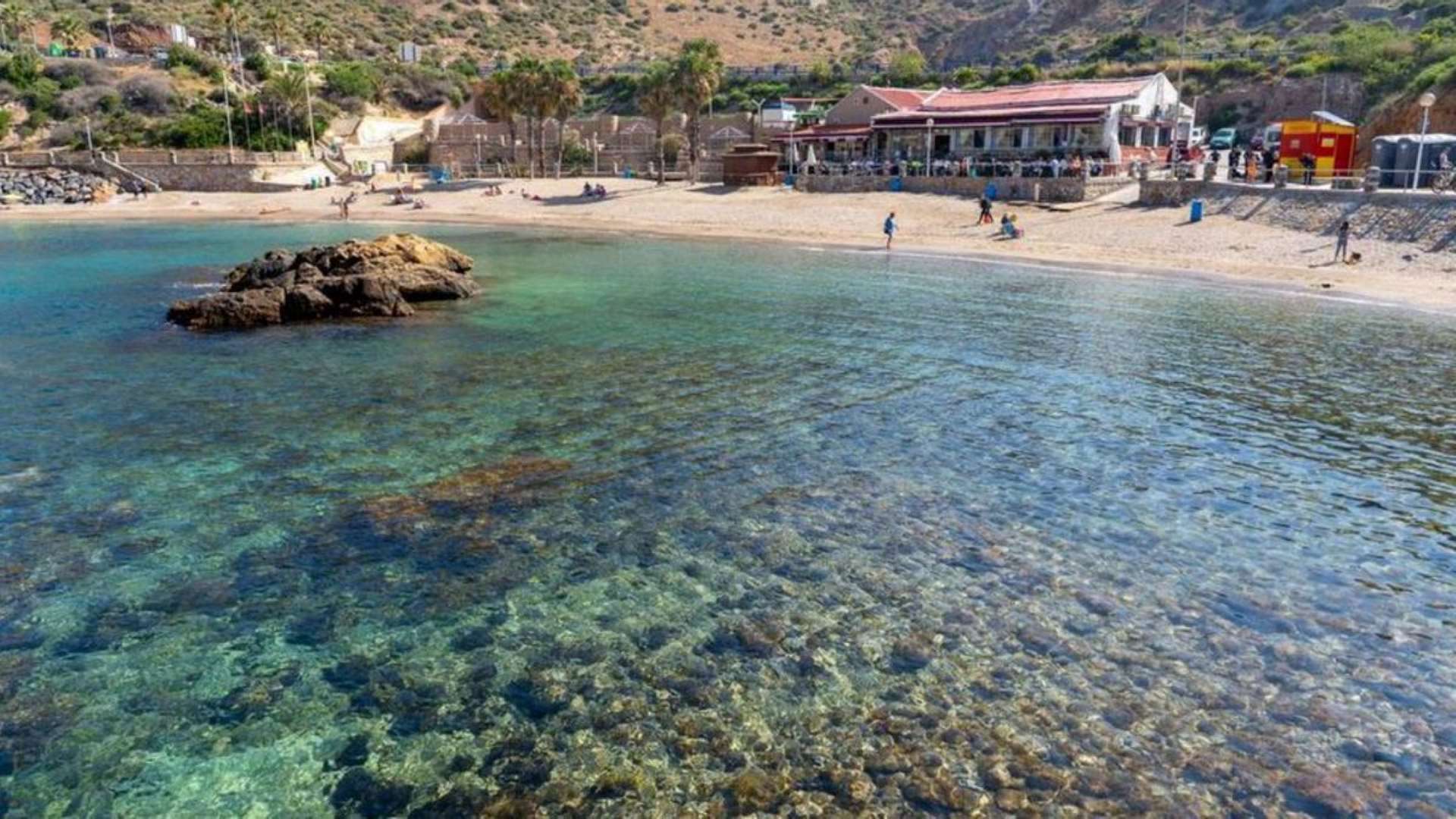 Estas son las playas con el agua más caliente y más fría de toda España
