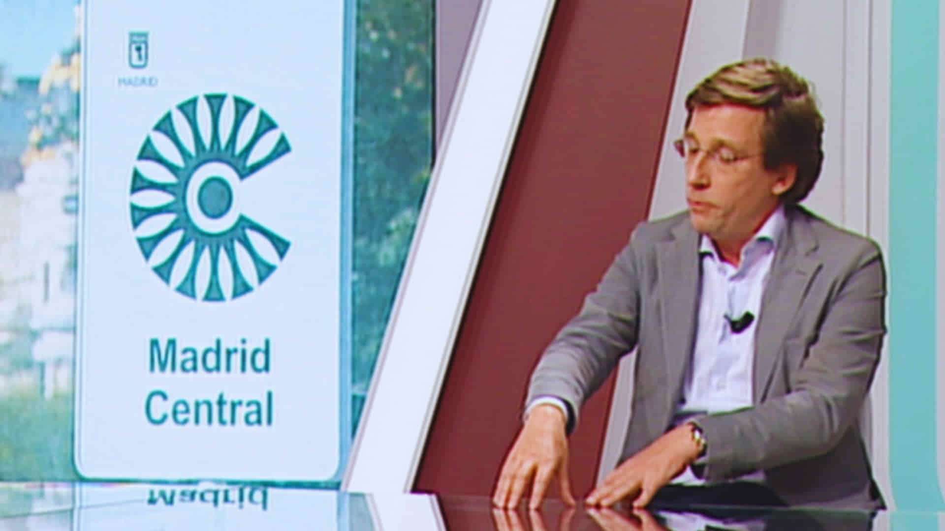 Almeida rectifica de nuevo y los coches sin etiqueta medioambiental podrán circular en Madrid durante 2026