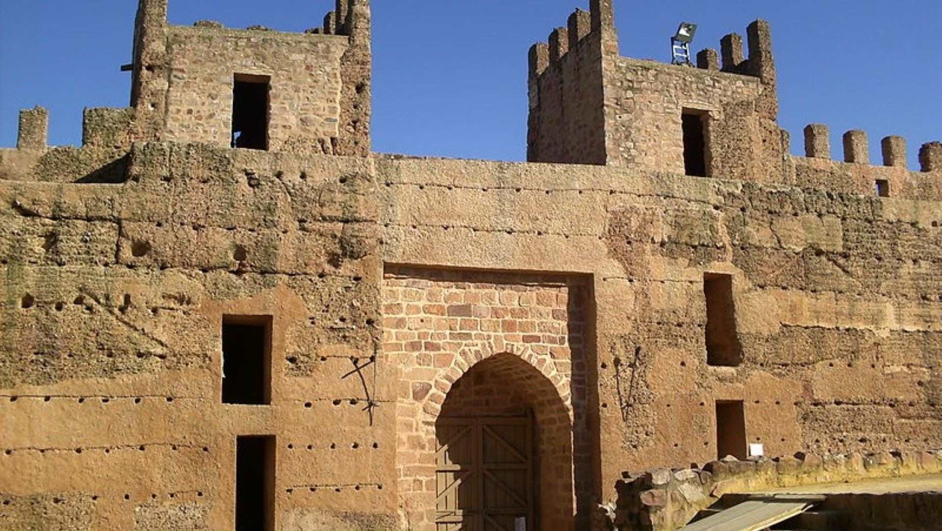 Castillo_de_Burgalimar Castillo de Burgalimar/Wikimedia