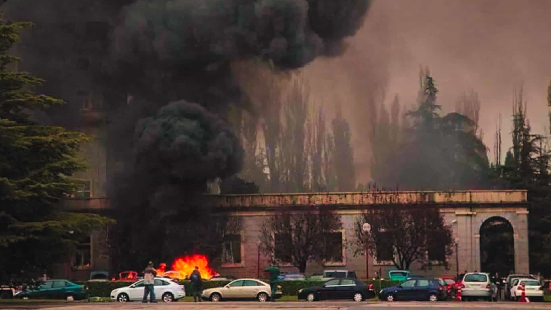 Condenados a 26 años de cárcel dos terroristas etarras por detonar un coche bomba en la Universidad de Pamplona en 2008