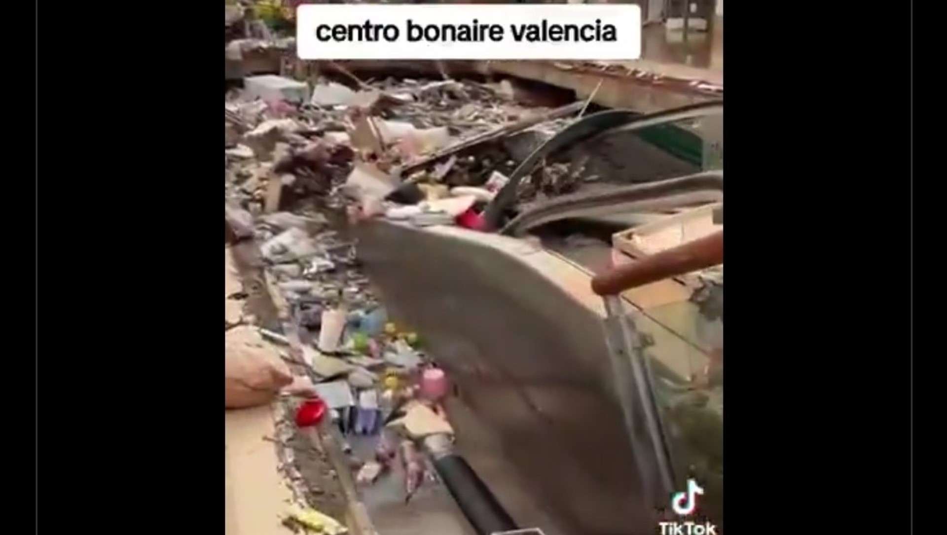 Se masca la tragedia en el parking del Centro Comercial Bonaire