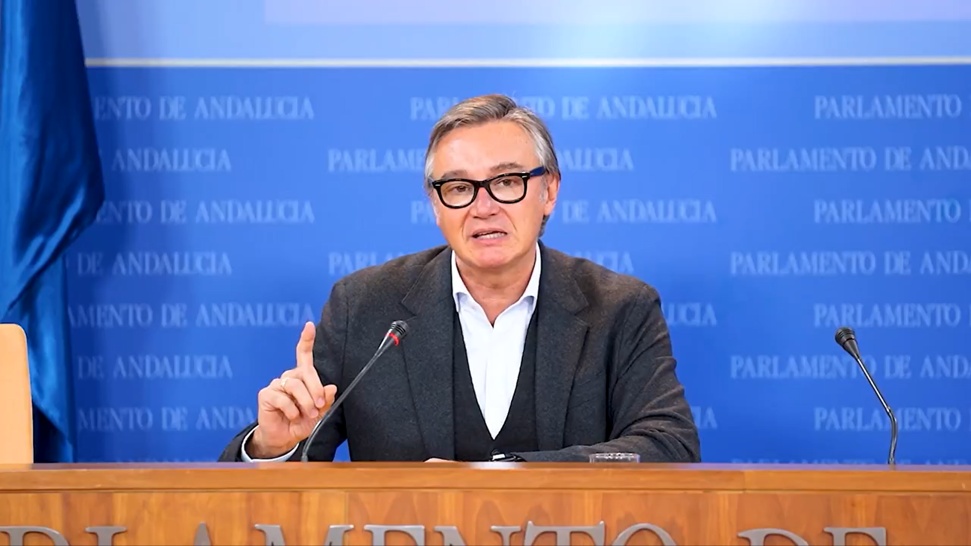 Gavira denuncia que Juanma Moreno ha hecho fijos a los enchufados por el PSOE en la FAFFE