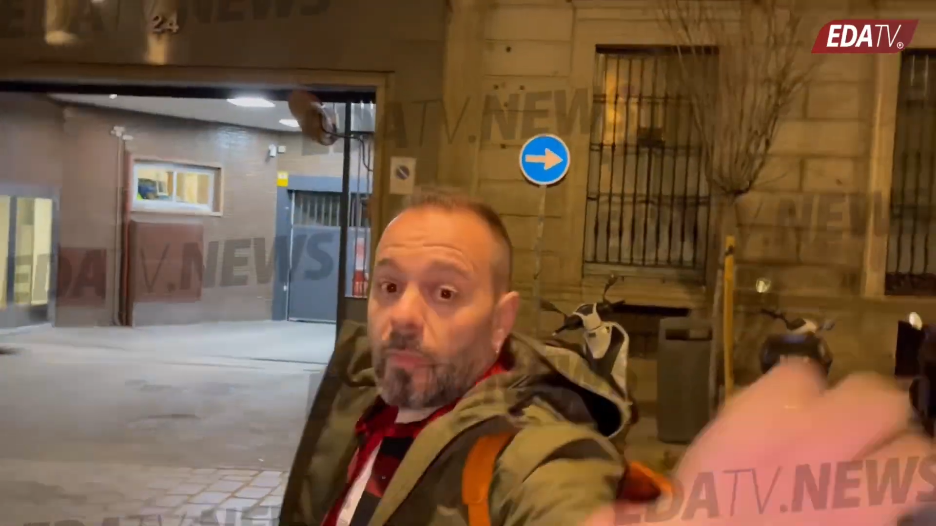 Antonio Maestre ataca en plena calle al periodista Vito Quiles y a su cámara