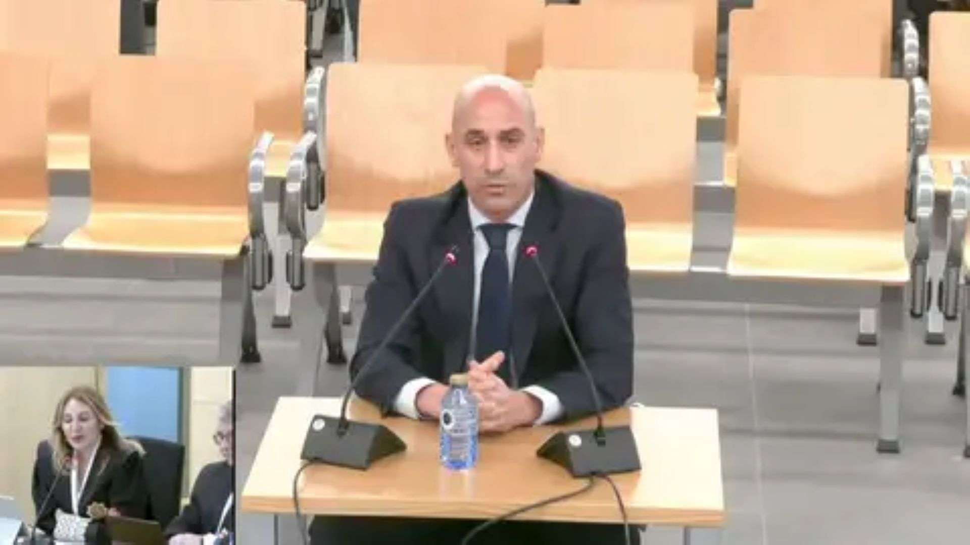 Rubiales: Jenni Hermoso “me agarró, yo le pregunté si le podía dar un besito y ella me dijo, vale»