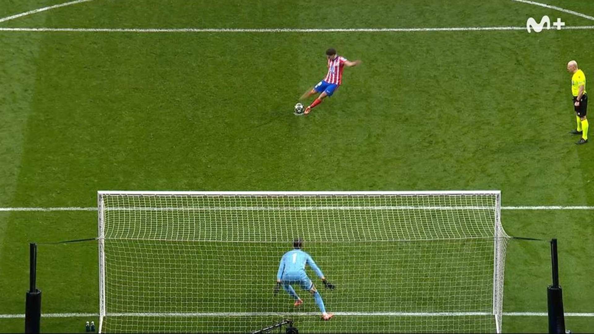 La UEFA acude a la FIFA por el penalti anulado a Julián Álvarez