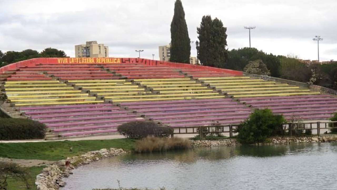 VOX logra apoyo para eliminar la bandera republicana del Parque de las Cruces en Aluche