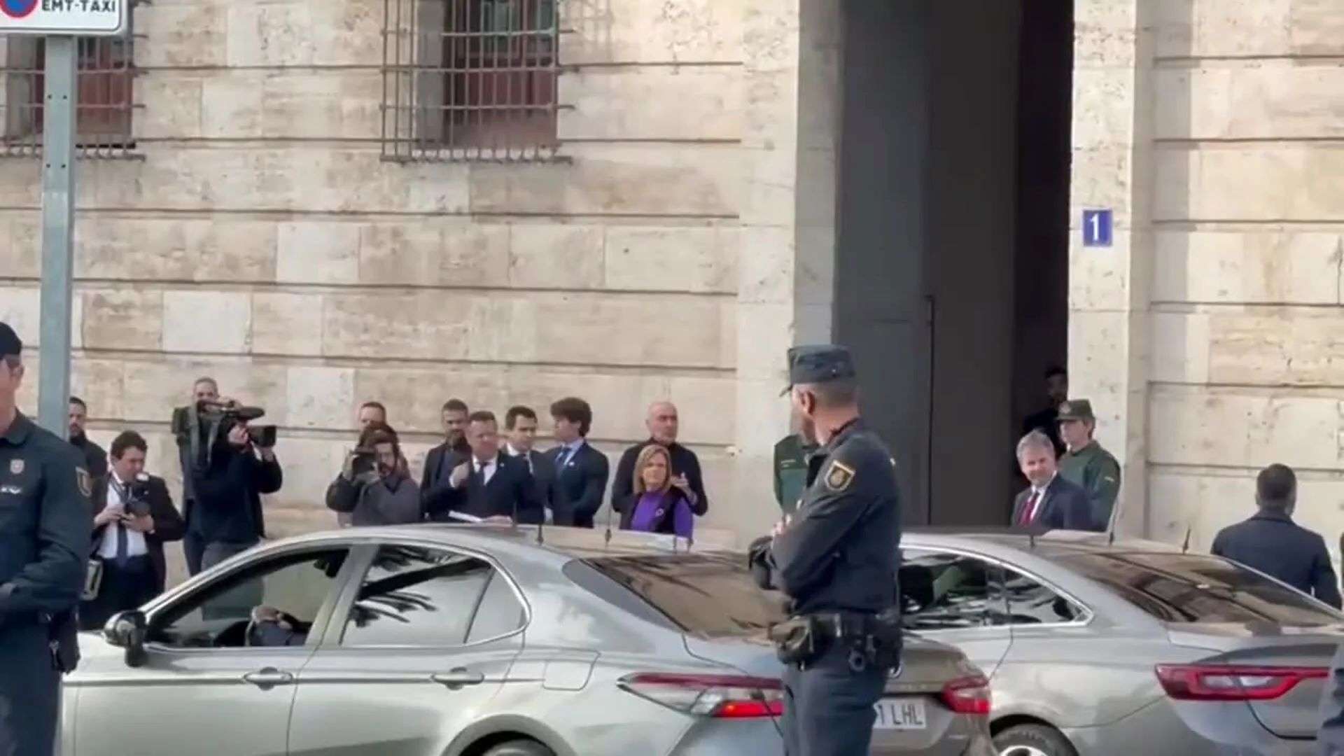 Abucheos e insultos a Pedro Sánchez en su visita a Valencia