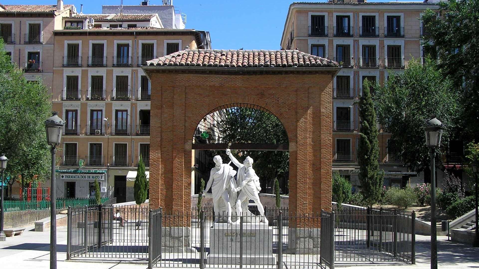 Escultura_Daoiz_y_Velarde_Wikimedia Escultura Daoiz y Velarde/Wikimedia