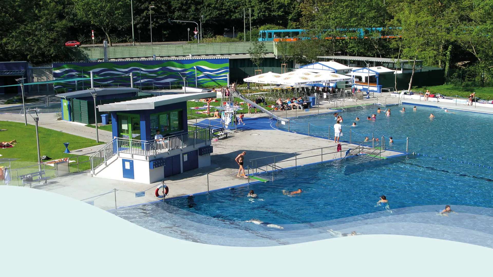 El primer fin de semana de apertura de las piscinas públicas en Alemania acaba con reyertas de inmigrantes y cuchillos incautados