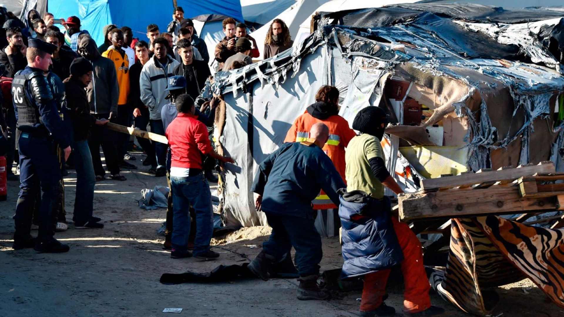 Francia impone toques de queda ante la violencia desatada por la inmigración, el narcotráfico y barrios sin ley
