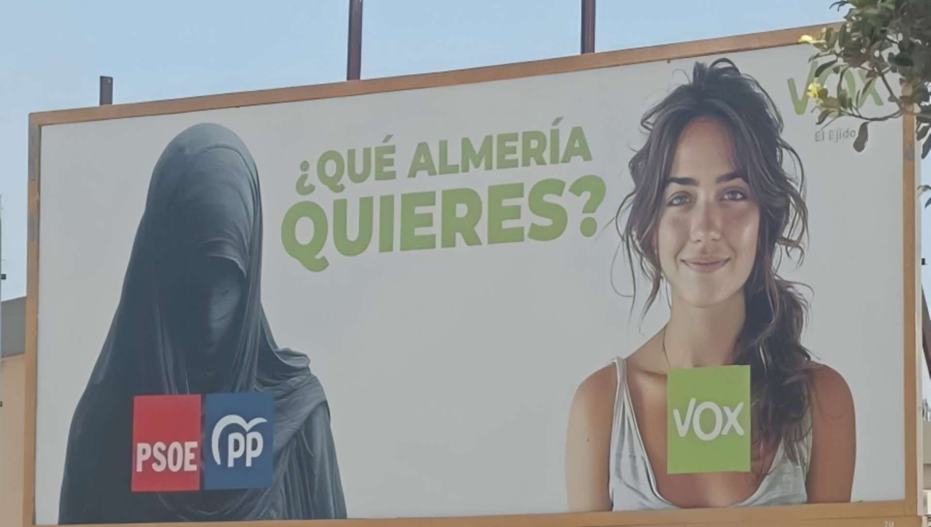 Cartel de VOX en Almería/X