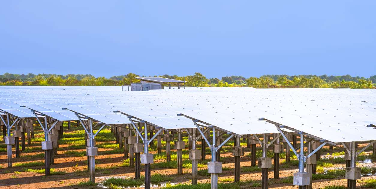 Financial Times alerta: la energía solar en España «colapsa» por apagón, precios cero y falta de inversión
