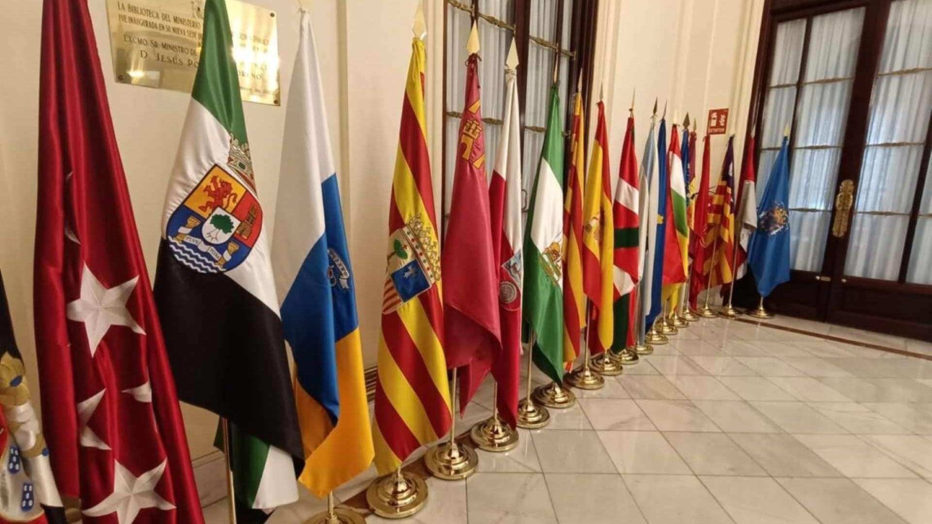 Banderas de las comunidades-Demócrata Banderas autonómicas/Demócrata