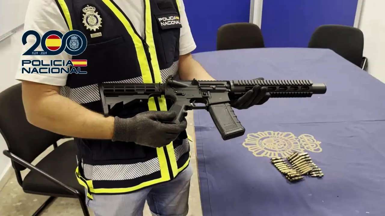 Fusil de asalto incautado por la Policía Fusil de asalto incautado por la Policía