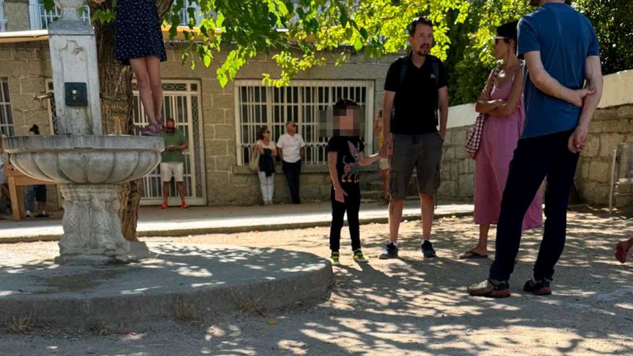Iglesias frente al colegio privado/Foto: La Razón