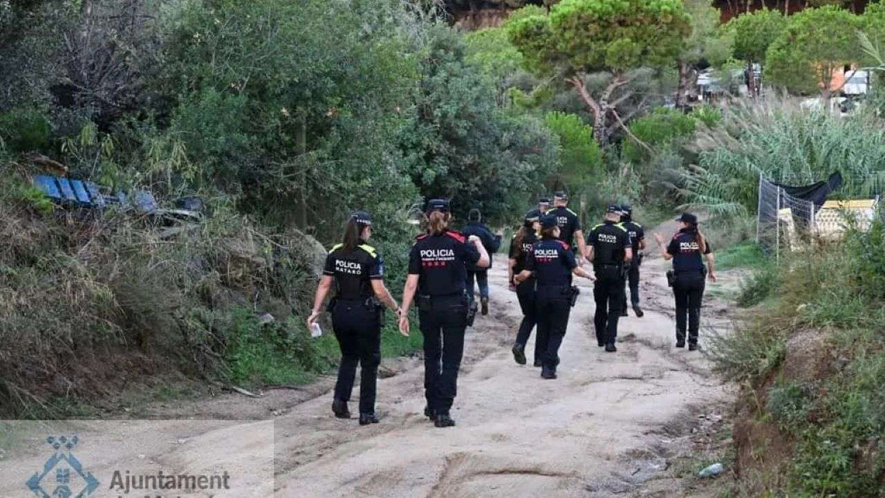 Desalojo del campamento/Ayuntamiento de Mataró