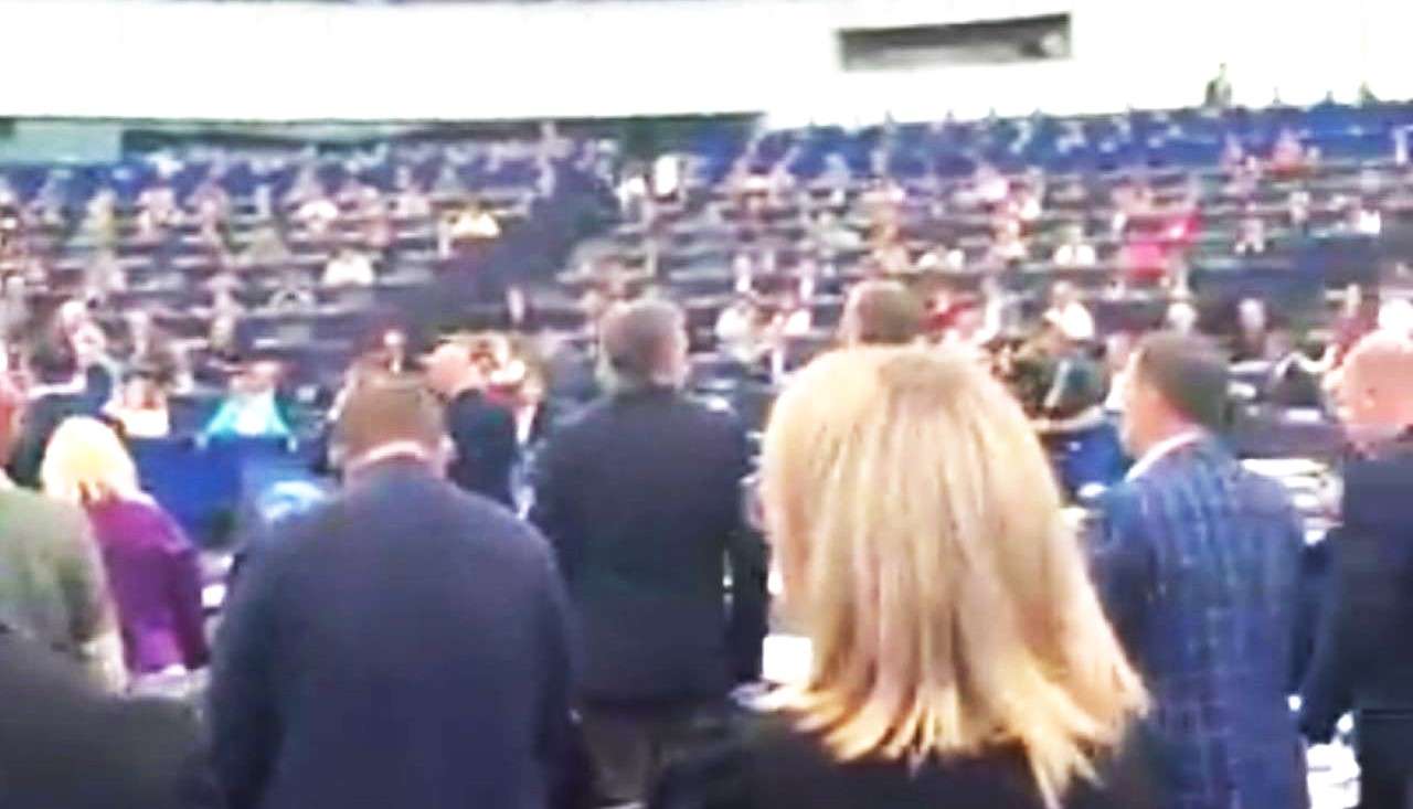 La izquierda se niega a guardar un minuto de silencio por Charlie Kirk en el Parlamento Europeo