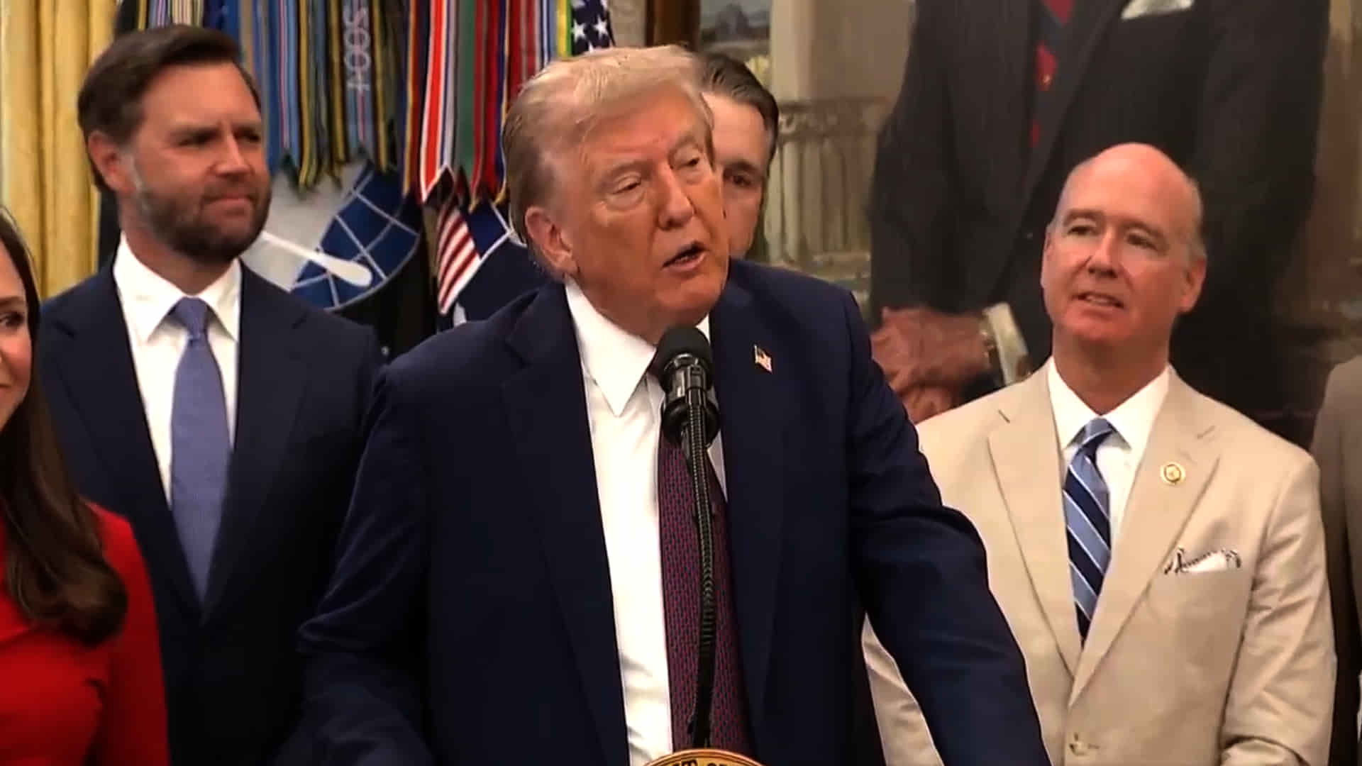 Trump anuncia ataque a un barco venezolano