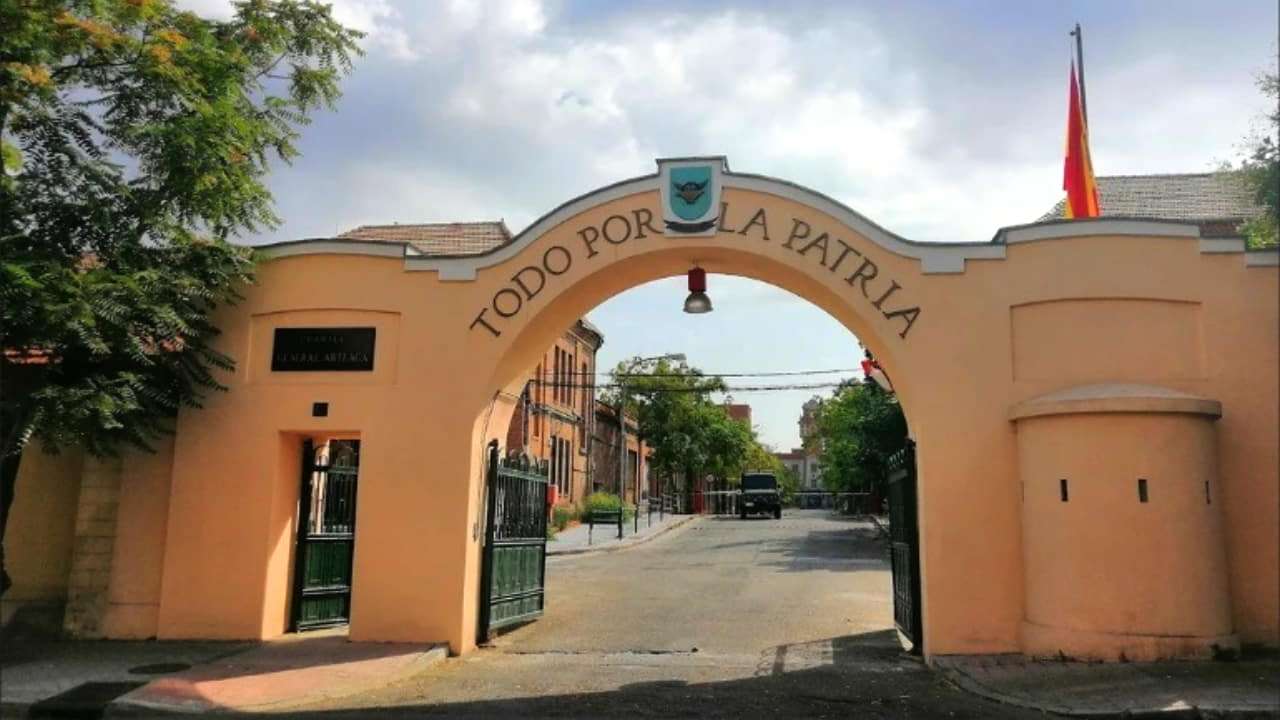 Entrada del Acuartelamiento General Arteaga