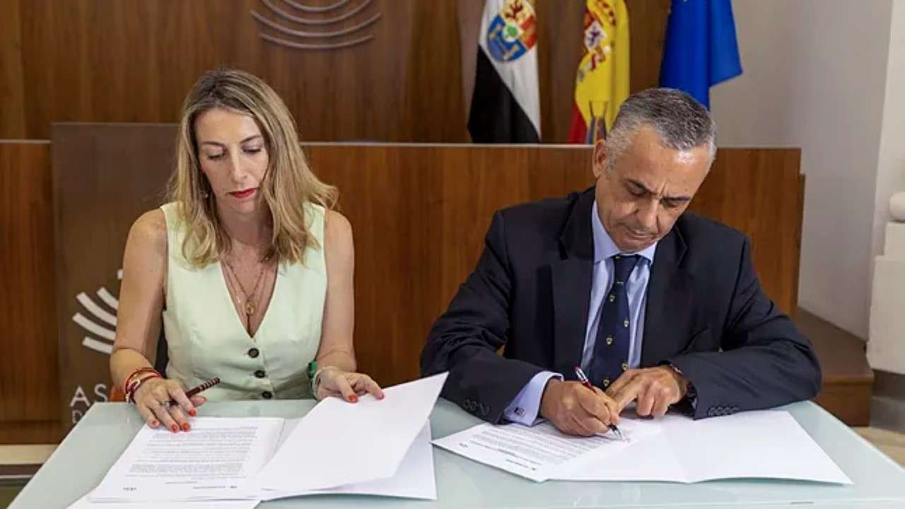 Primeras encuestas electorales en Extremadura/El Mundo