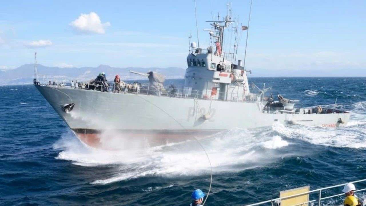 La Armada despliega un patrullero en el estrecho de Gibraltar