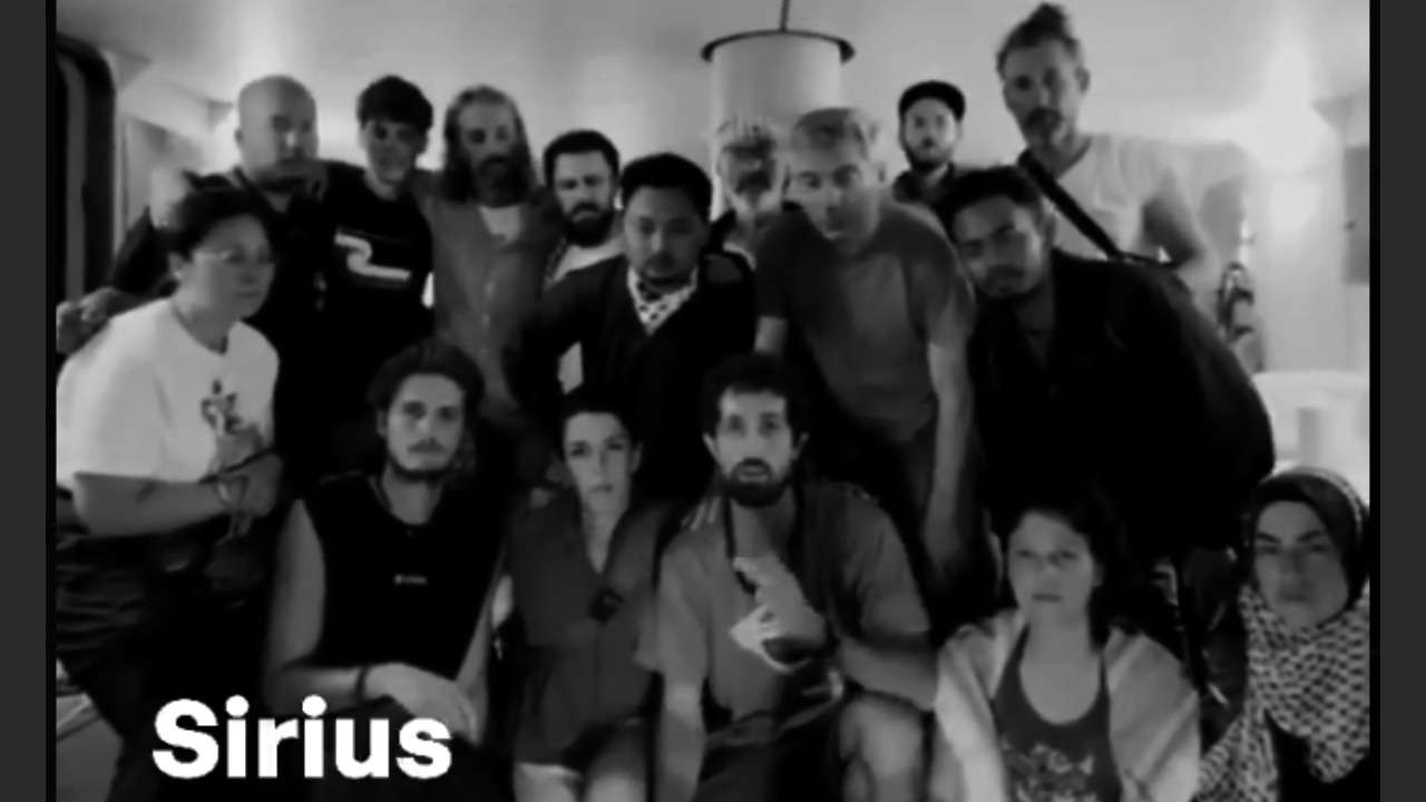 La armada israelí rodea a la flotilla de ‘Barbie Gaza’ y Ada Colau