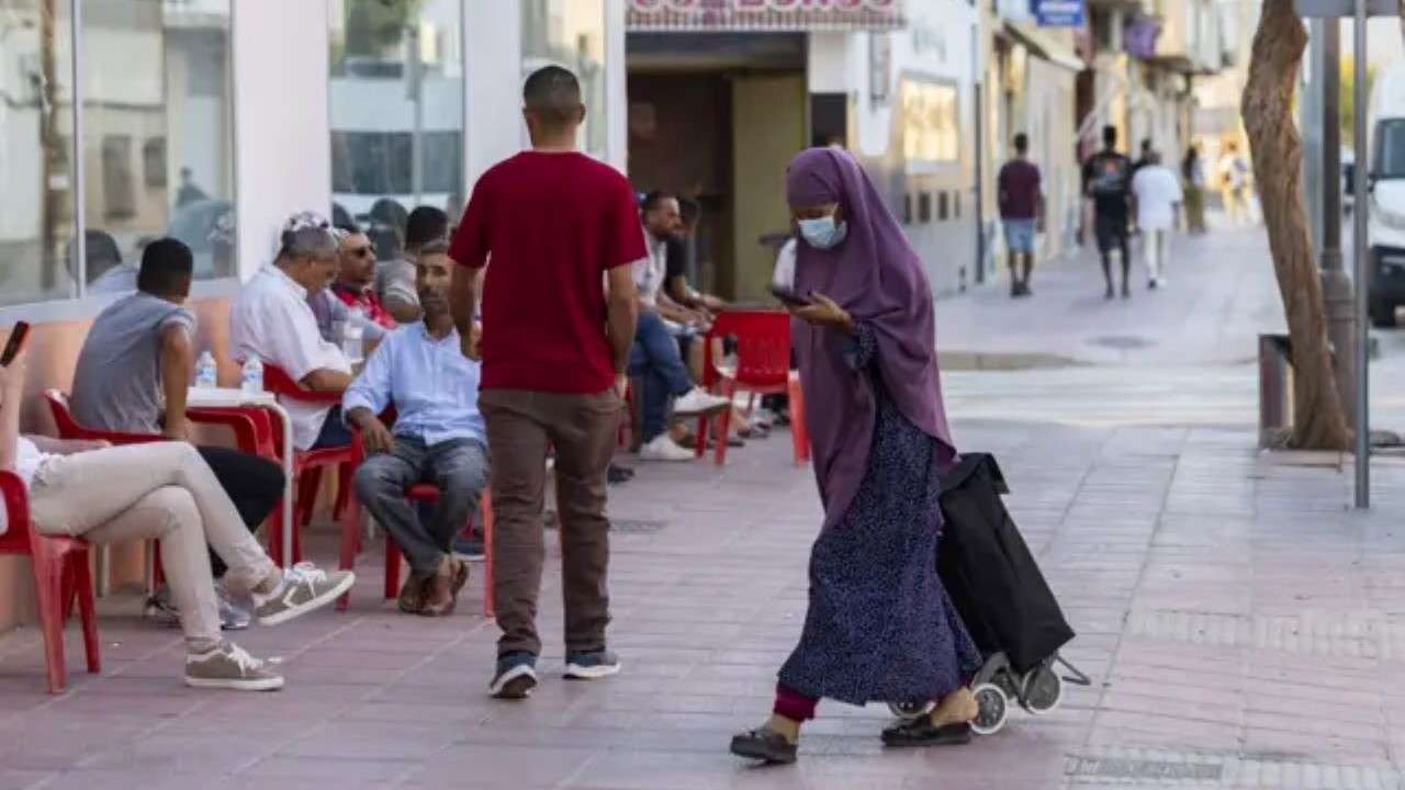 marroquíes perceptores de ayudas BBC Los marroquíes se quedan con la mitad de las ayudas/BBC