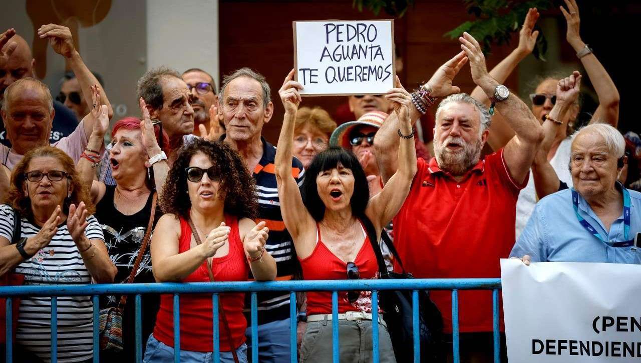 Charocracia: las mujeres jubiladas sostienen al PSOE y a Pedro Sánchez