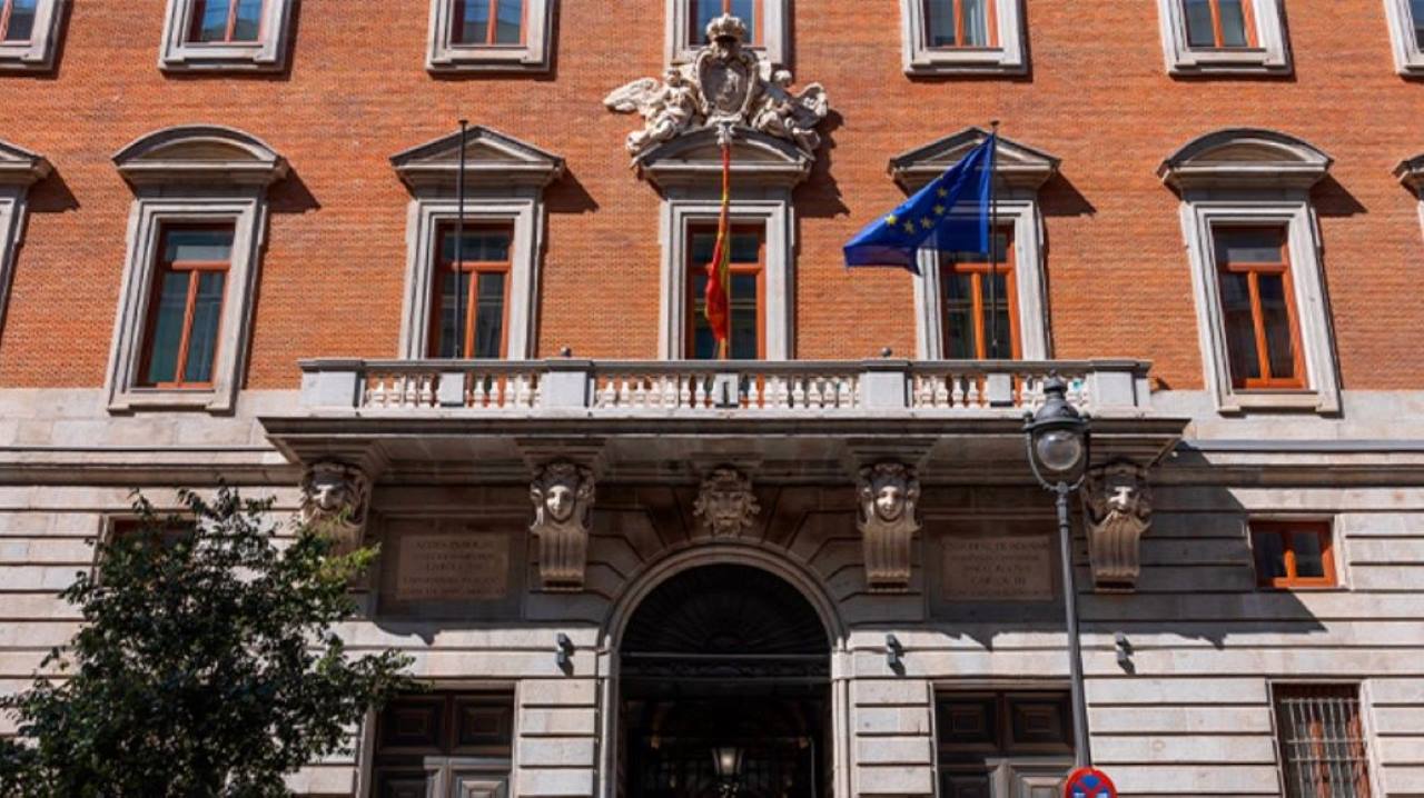 Fachada del Ministerio de Hacienda