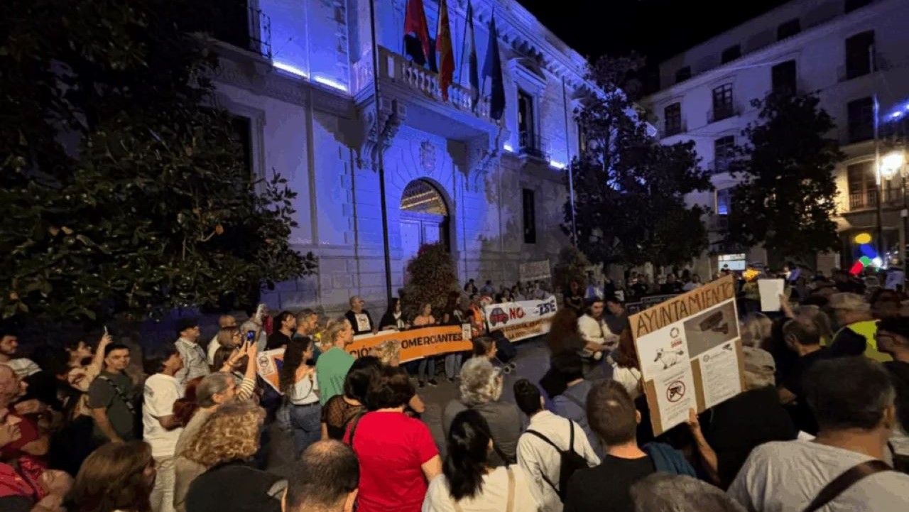 Indignación en Granada frente a la imposición municipal de la ZBE