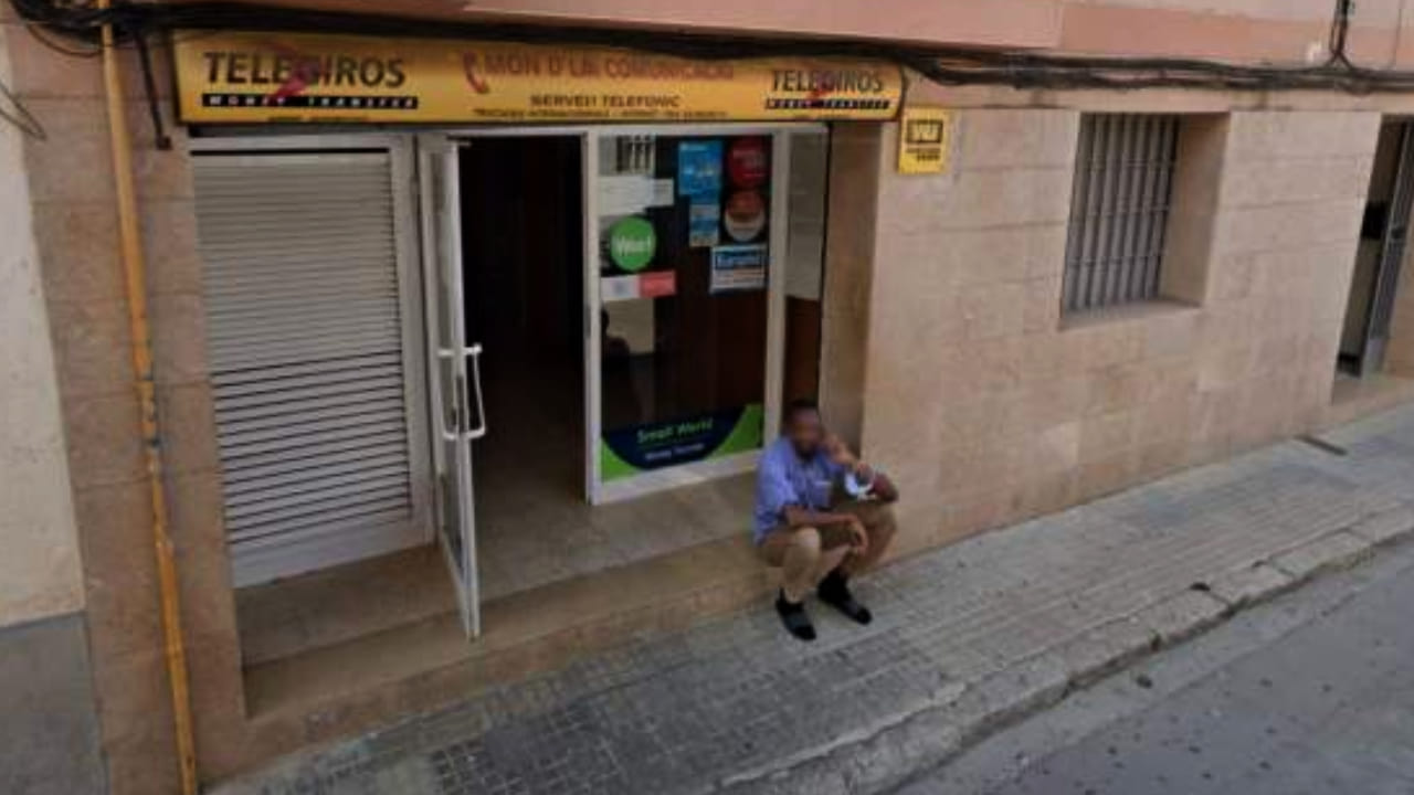 Detenido el dueño senegalés de un locutorio de Caldes por robar envíos de sus clientes