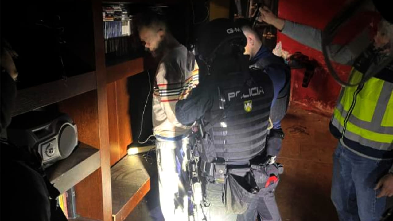 Cae en Granollers una banda de narcos marroquíes que montaron su laboratorio de meta y coca en una casa con niños pequeños