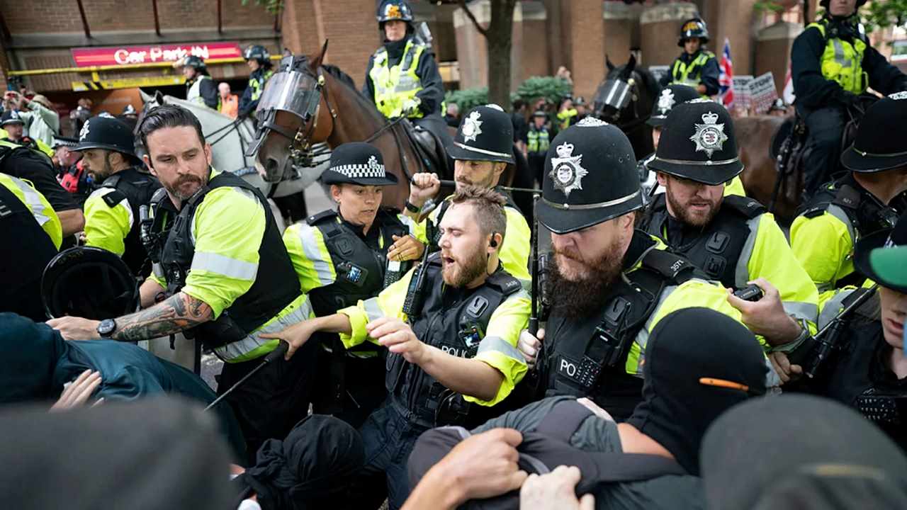 Rechazo multitudinario en Bristol por los hoteles para inmigrantes ilegales