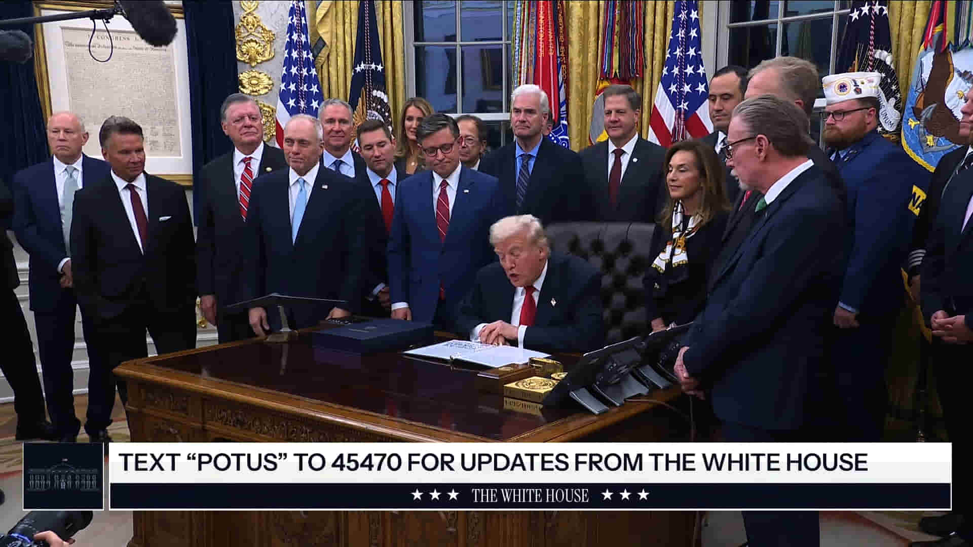 Trump firma una ley que pone fin al cierre gubernamental más largo de la historia de Estados Unidos