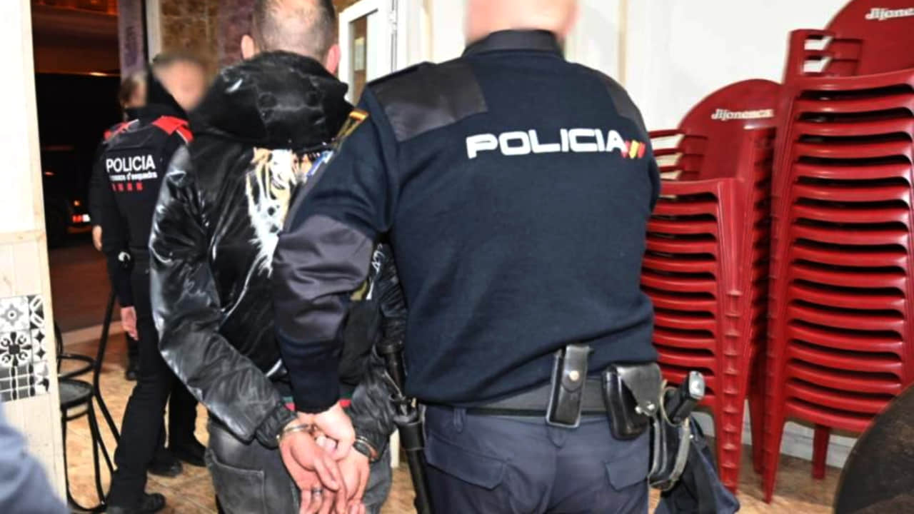Redada en dos bares conflictivos en El Vendrell con seis extranjeros detenidos
