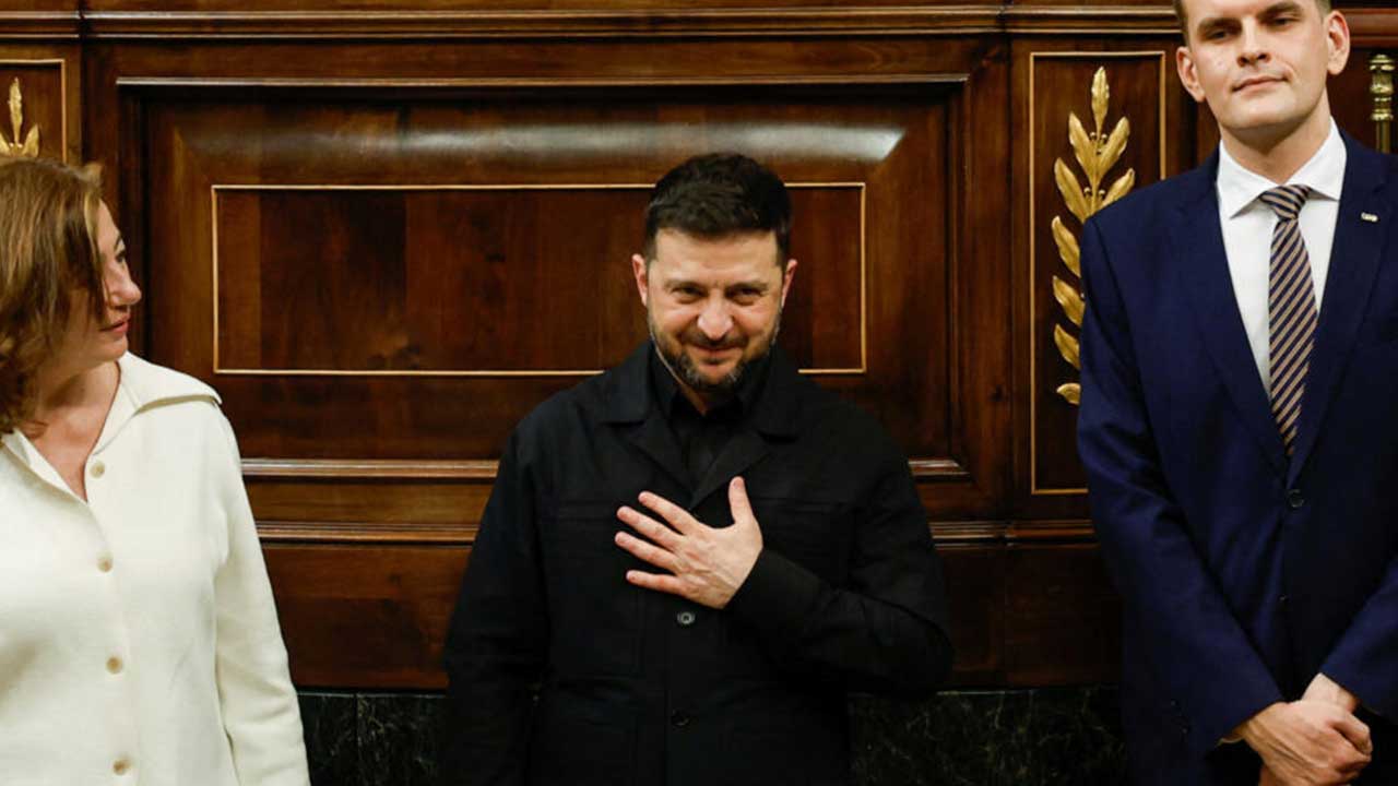 Zelenski abre la puerta a una alianza militar con España mientras Indra muestra su tecnología antidrón más avanzada