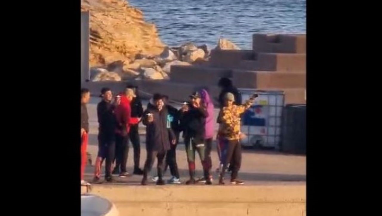 Inmigrantes a su llegada a Cartagena/La Opinión