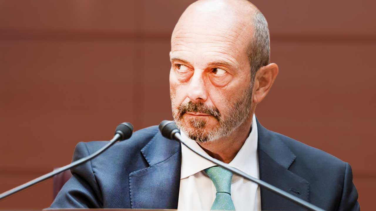 Indignación, risas y vergüenza ajena: el ‘tres pollas en vinagre’ del presidente del Senado, Rollán, que ya hace historia