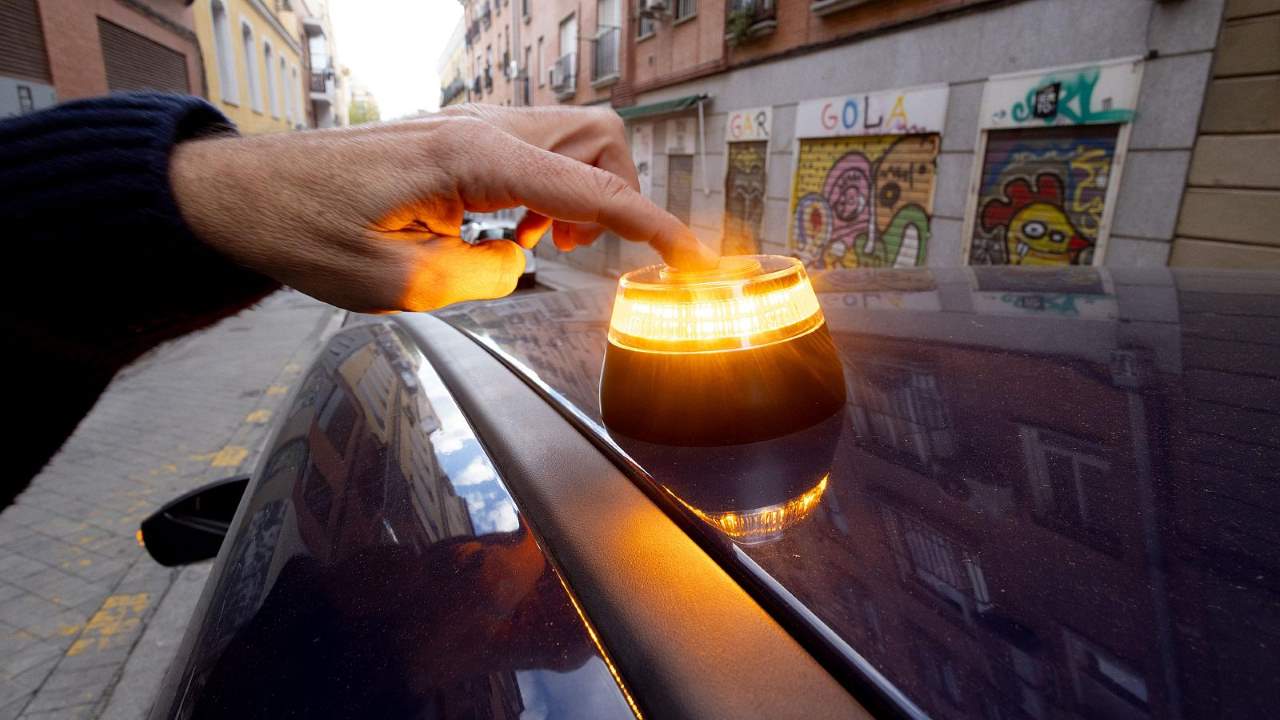 Denuncian que la baliza v-16 es la 13-14 de la DGT