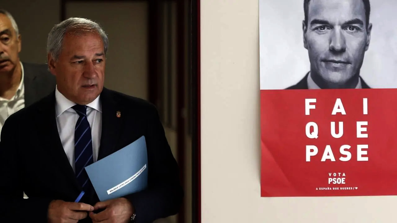 El denunciado, José Tomé, dimite de un cargo, pero se queda su escaño y la alcaldía de Monforte