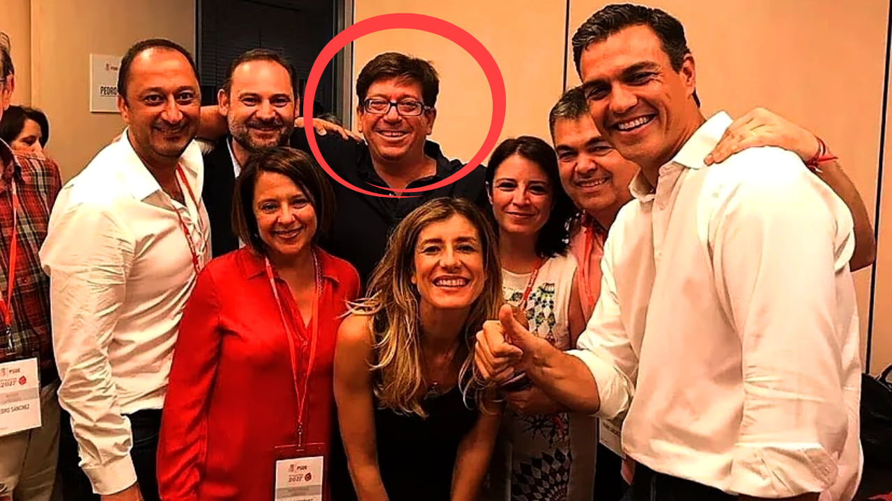 Foto grupal de Sánchez con la familia socialista