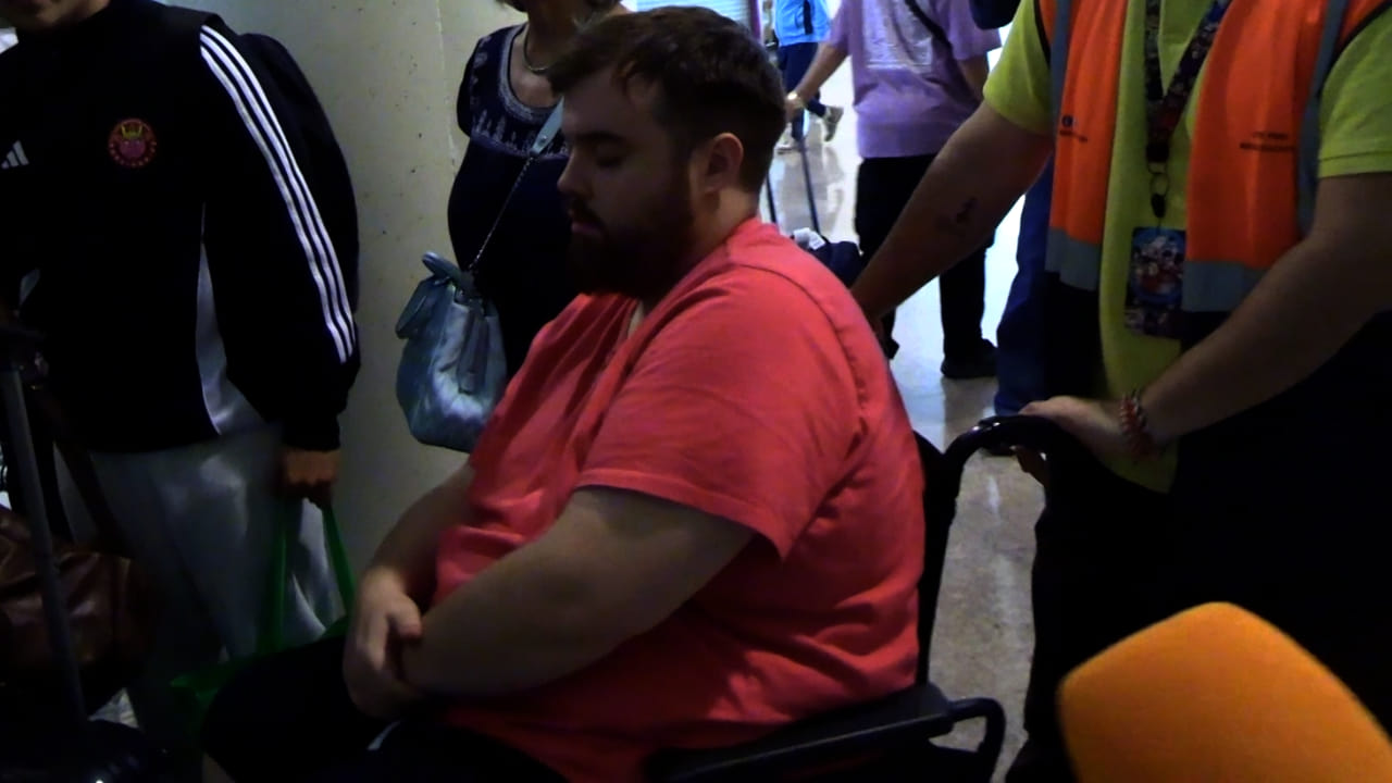 Ibai Llanos explica la verdad de sus imágenes virales en una silla de ruedas